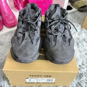 Yeezy 500 Men Charcoal Sneakers